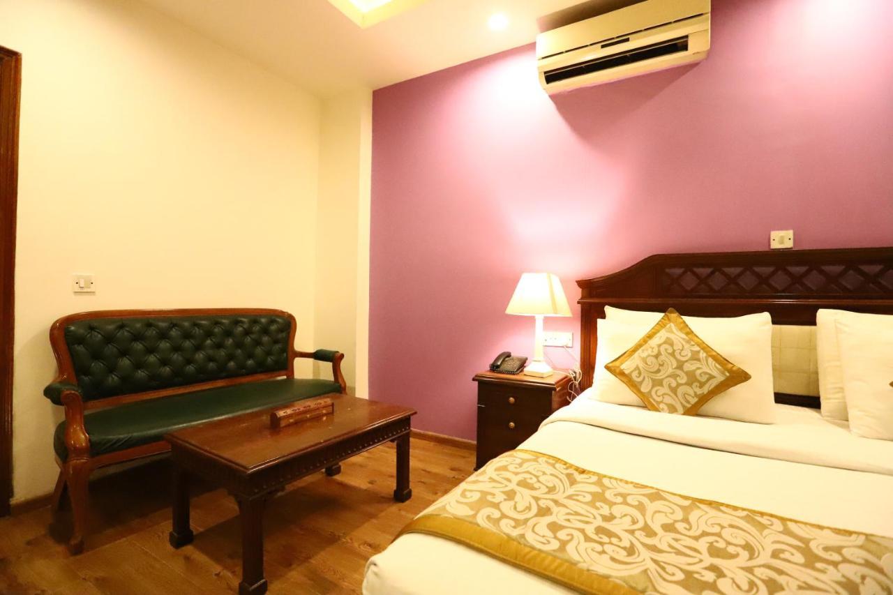 Hotel Ambica Palace Aiims New Delhi - Couple Friendly Local Id Accepted Екстер'єр фото