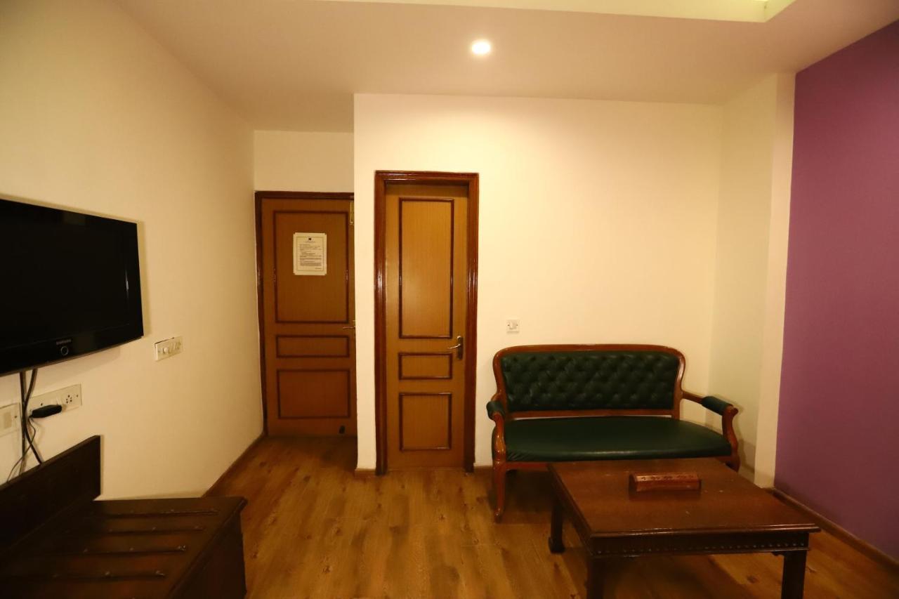 Hotel Ambica Palace Aiims New Delhi - Couple Friendly Local Id Accepted Екстер'єр фото