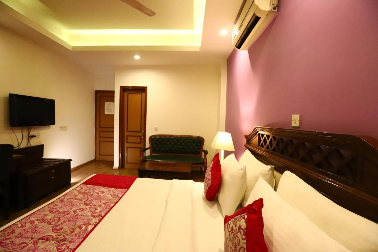 Hotel Ambica Palace Aiims New Delhi - Couple Friendly Local Id Accepted Екстер'єр фото