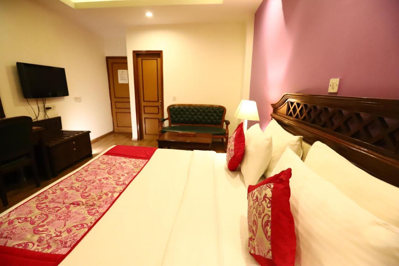Hotel Ambica Palace Aiims New Delhi - Couple Friendly Local Id Accepted Екстер'єр фото